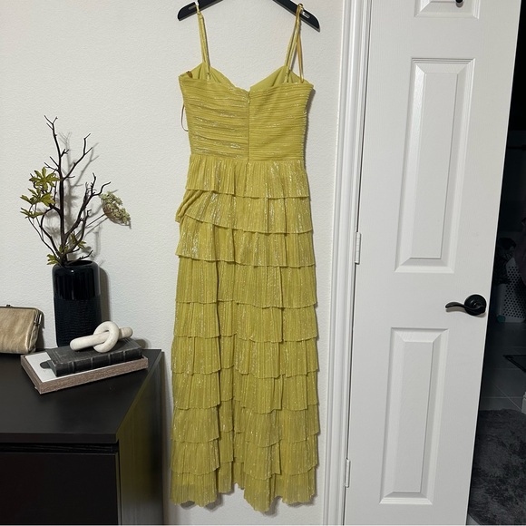 Gianni Bini
Grace Metallic Plisse Sweetheart Neck
Cut-Out Tiered Dress - Picture 9 of 13